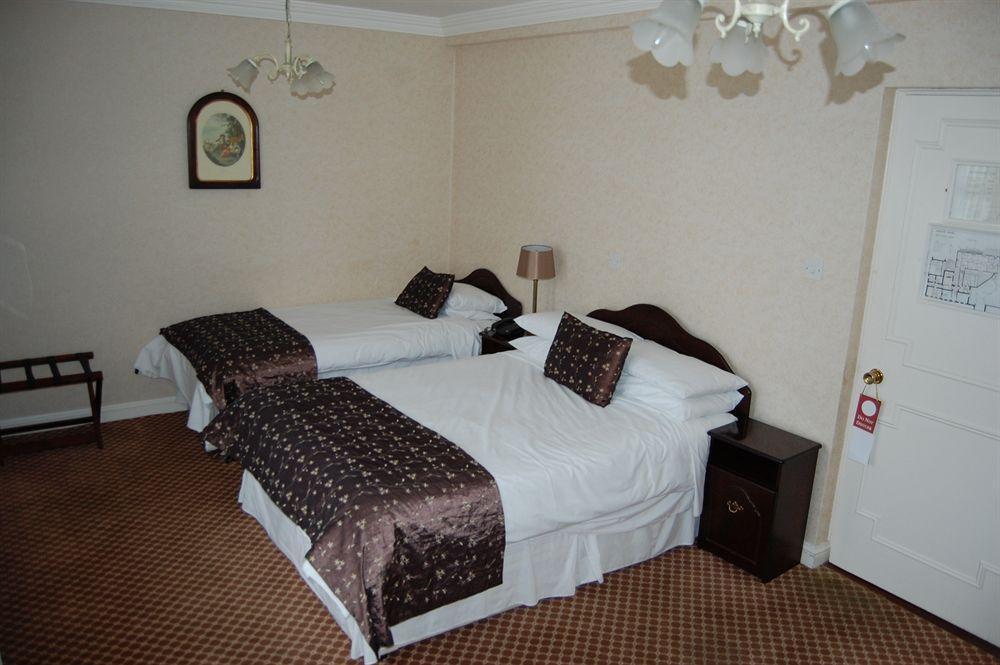 Dooly'S Hotel Birr Bagian luar foto