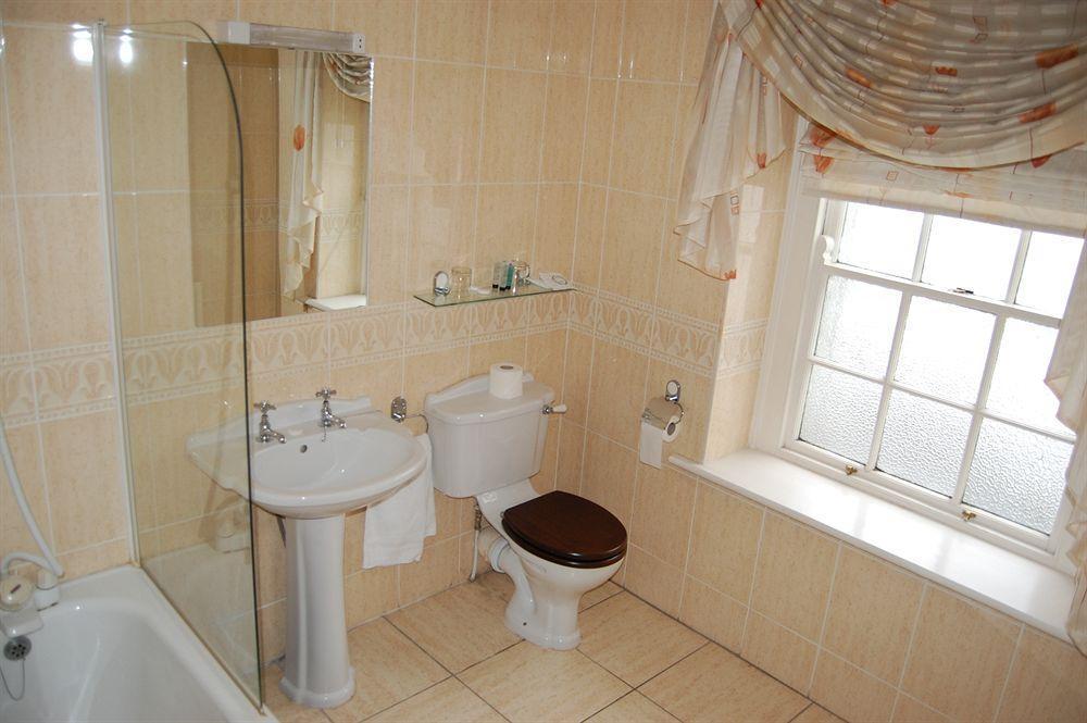 Dooly'S Hotel Birr Bagian luar foto