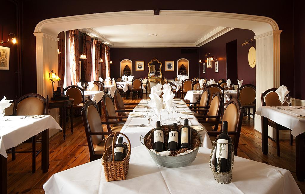 Dooly'S Hotel Birr Bagian luar foto