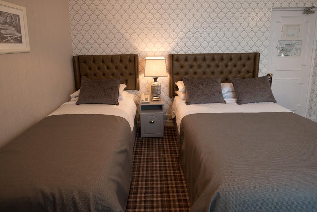 Dooly'S Hotel Birr Bagian luar foto