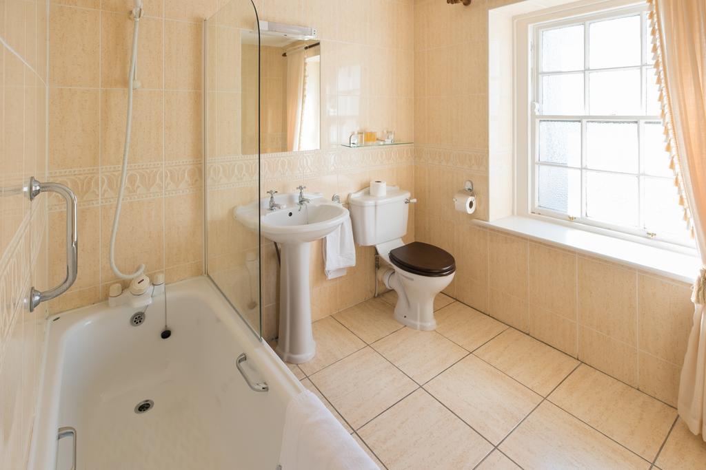 Dooly'S Hotel Birr Bagian luar foto