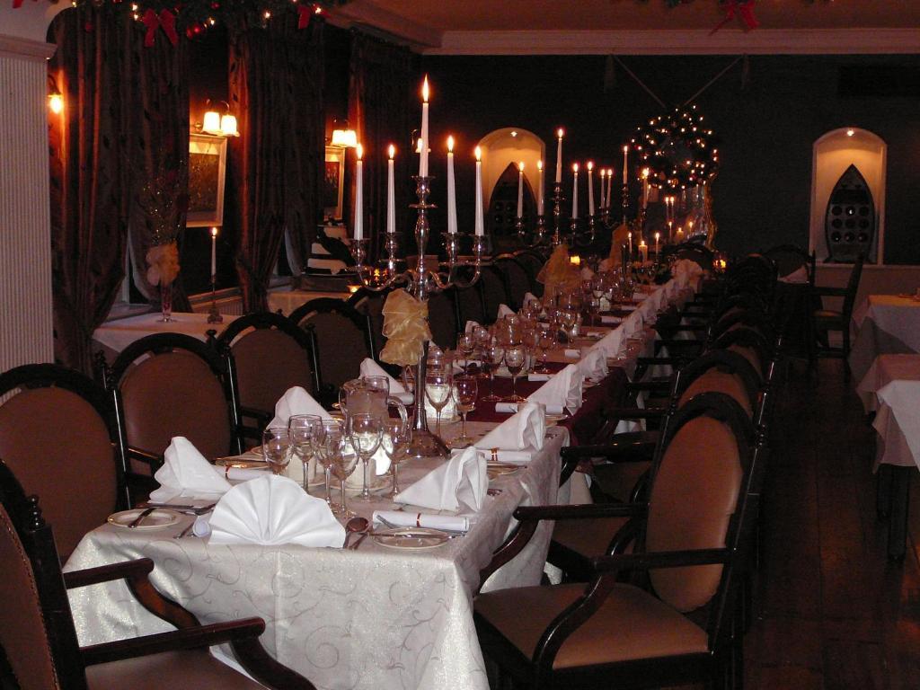 Dooly'S Hotel Birr Bagian luar foto