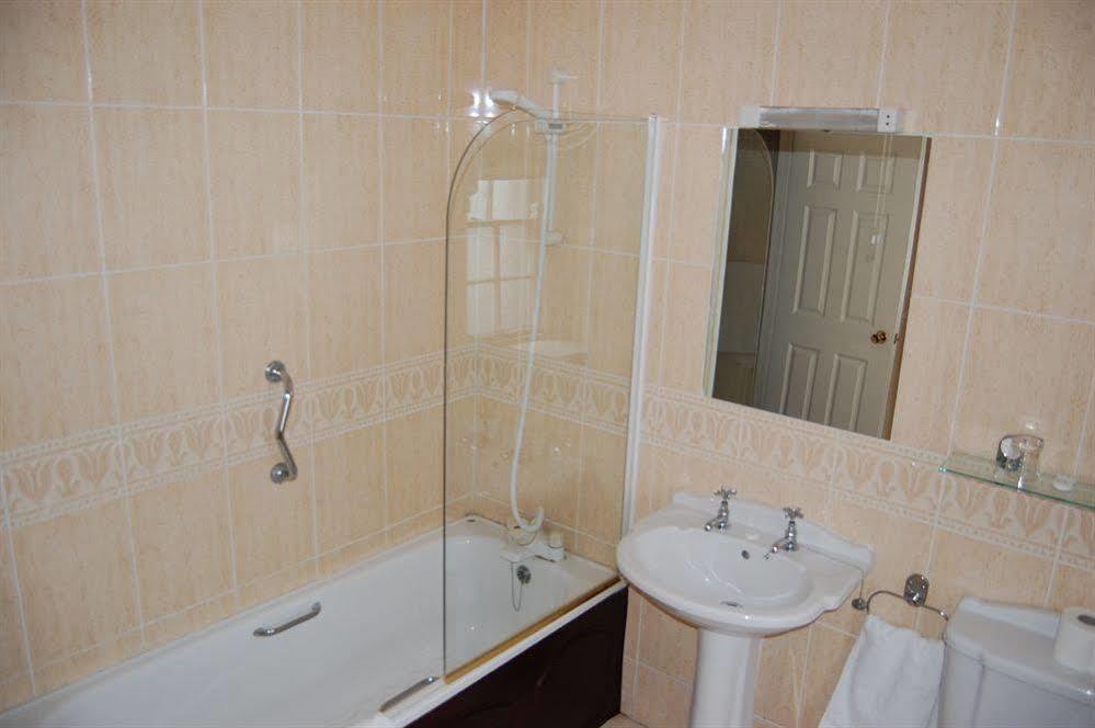Dooly'S Hotel Birr Bagian luar foto